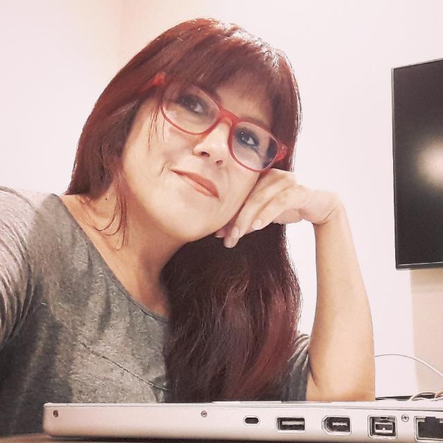 Alejandra Arellano - Diseñadora Gráfica y Web